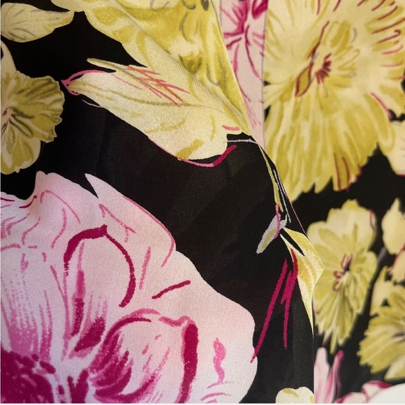 Linda Allard Ellen Tracy 100% Silk Blouse Black Bright Floral Size 10 MSRP$220 - Picture 3 of 3